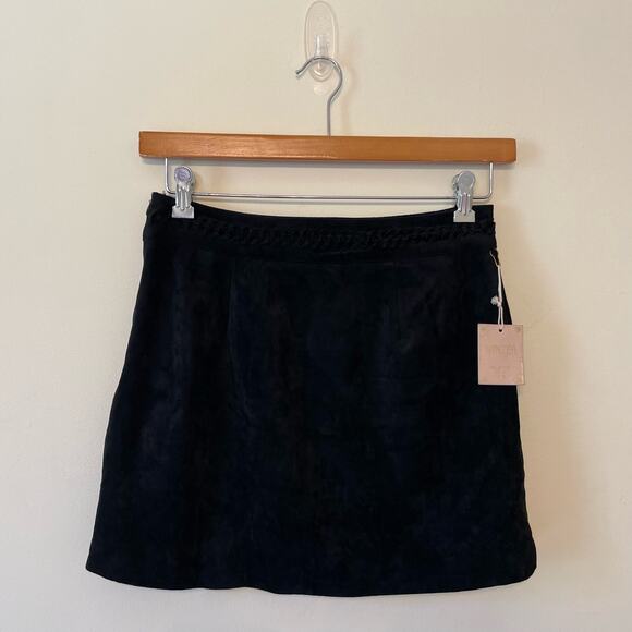 NWT Forever 21 Winter Collection M black mini skirt western suede feel pockets - Picture 6 of 8